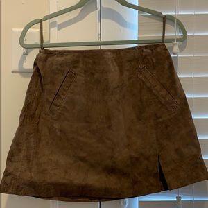 Faux Suede mini skirt w/back zipper (size: 27)